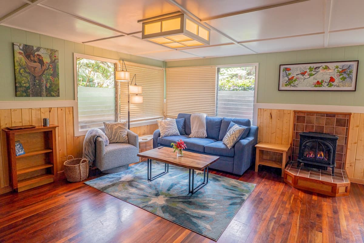 Home in Volcano · ★4.98 · 2 bedrooms · 4 beds · 1 private bath - Photo 4