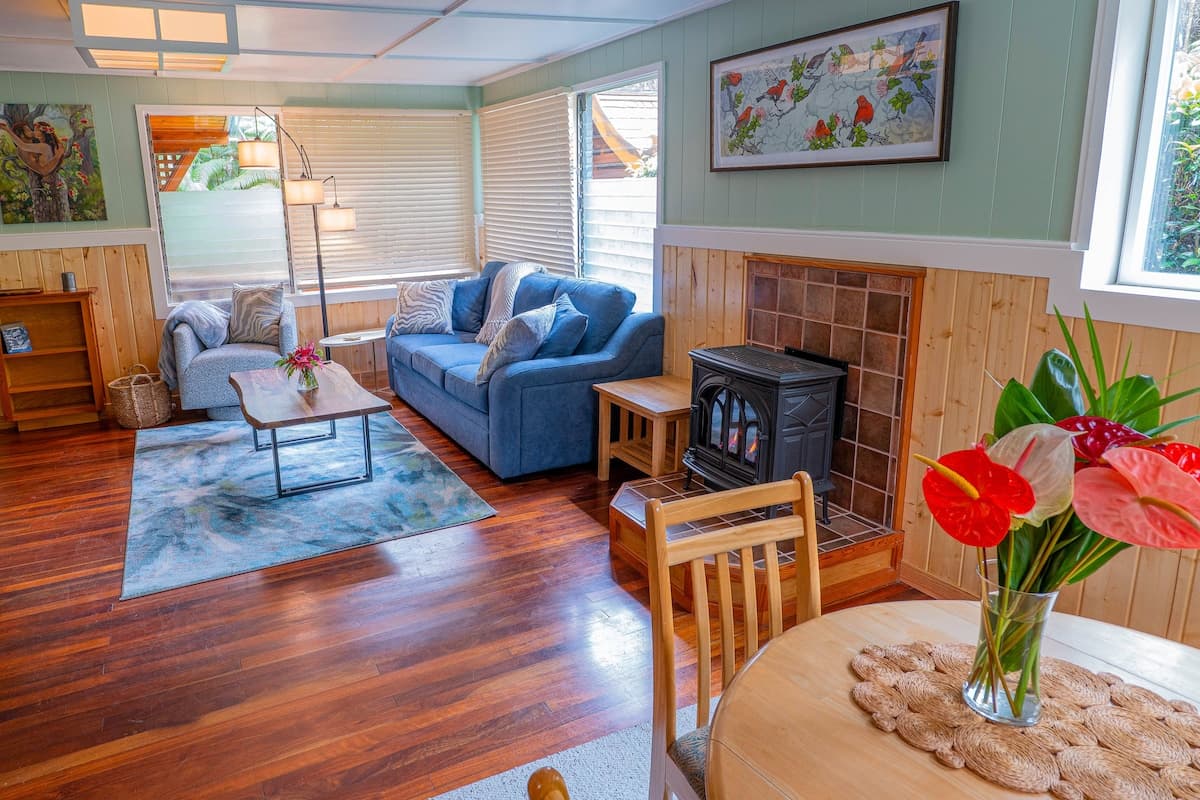 Home in Volcano · ★4.98 · 2 bedrooms · 4 beds · 1 private bath - Photo 3