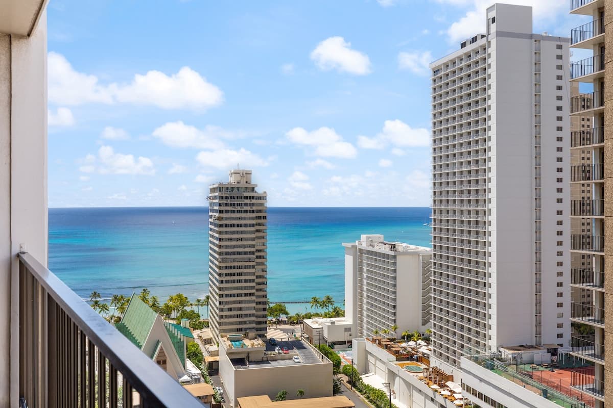 Hotel in Honolulu · ★4.75 · 1 bedroom · 3 beds · 1 private bath - Photo 1