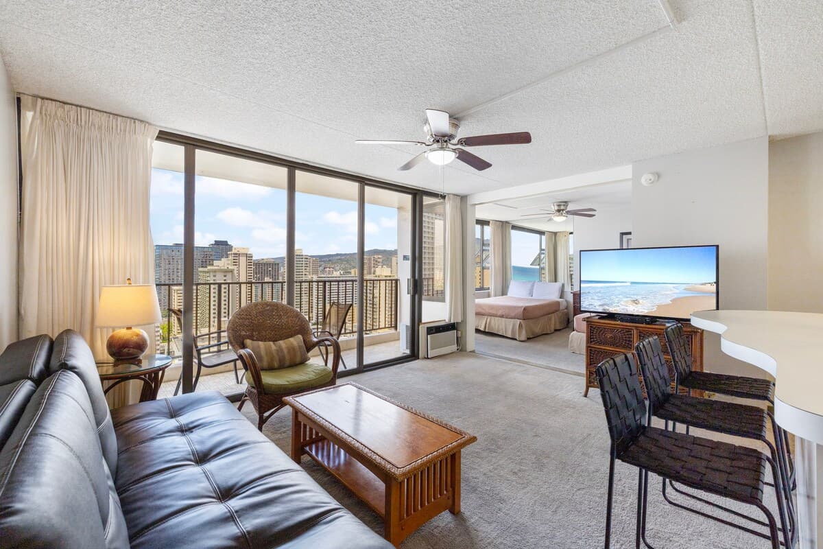Hotel in Honolulu · ★4.75 · 1 bedroom · 3 beds · 1 private bath - Photo 2