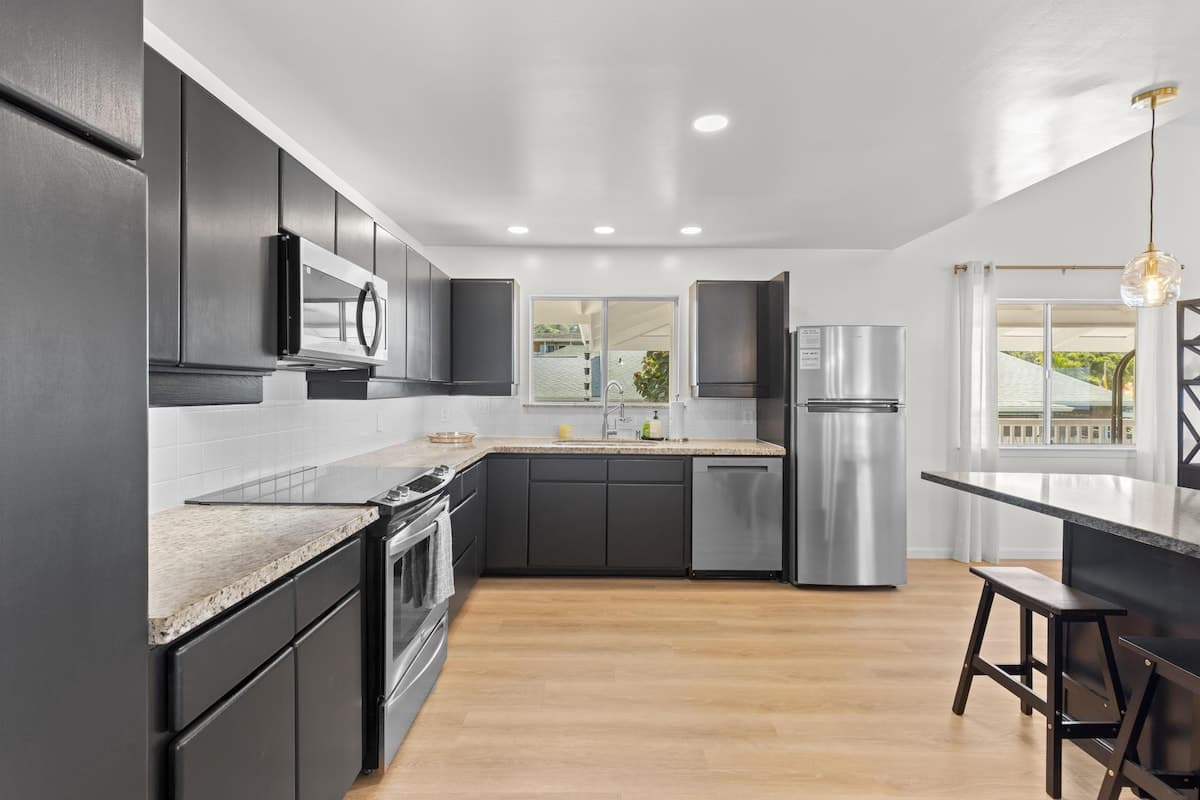 Home in Kailua-Kona · ★4.97 · 3 bedrooms · 4 beds · 2.5 baths - Photo 5