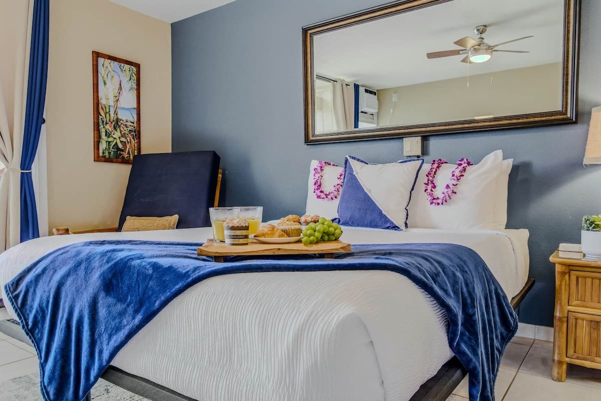 Condo in Kailua-Kona · ★4.57 · Studio · 1 bed · 1 private bath - Photo 1