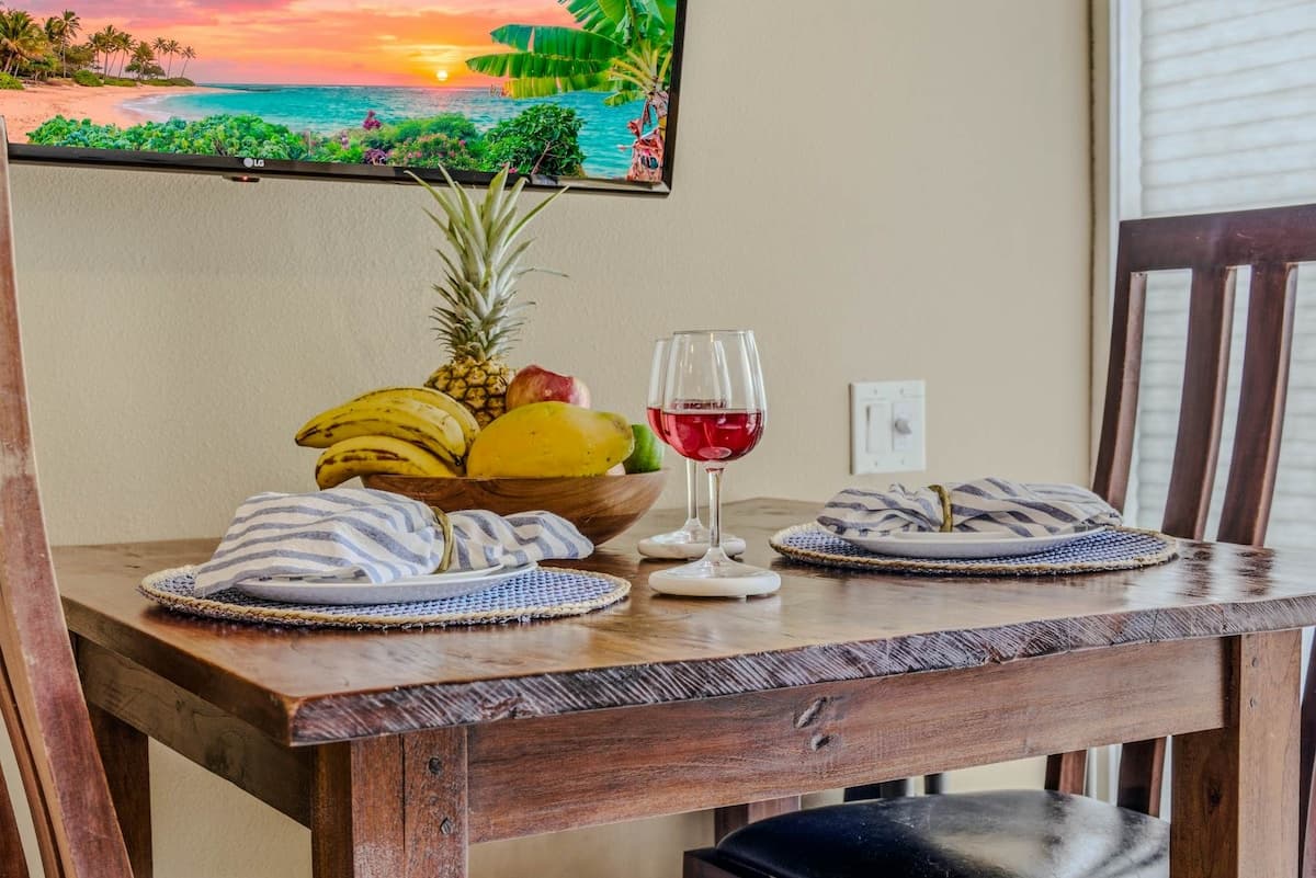 Condo in Kailua-Kona · ★4.57 · Studio · 1 bed · 1 private bath - Photo 4