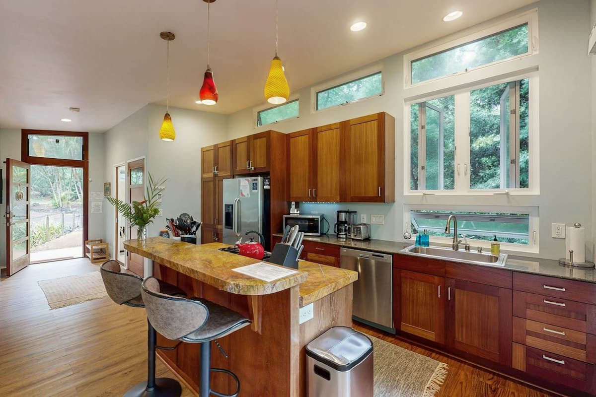Home in Pahoa · ★4.91 · 2 bedrooms · 2 beds · 2 private baths - Photo 5