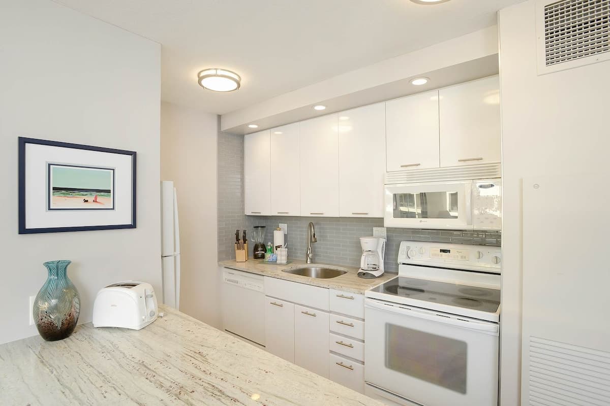 Condo in Kihei · ★4.72 · 1 bedroom · 2 beds · 1 private bath - Photo 4