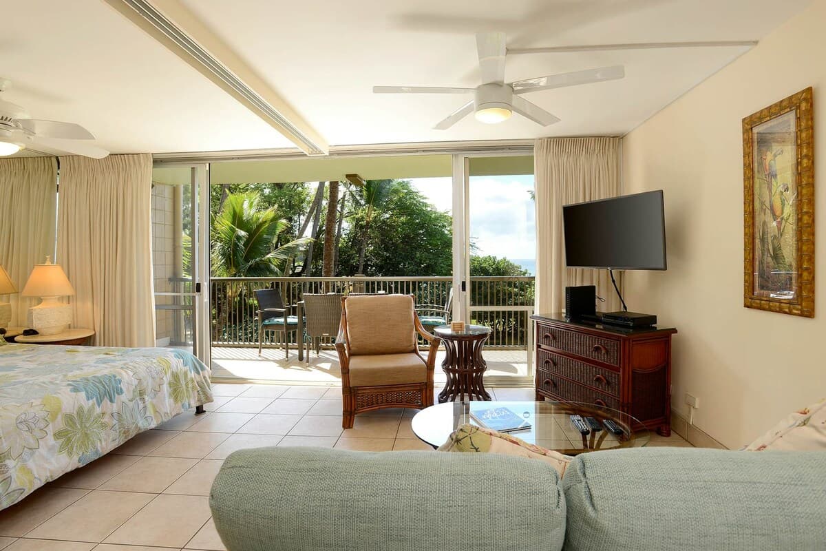 Condo in Kihei · ★4.25 · 2 bedrooms · 2 beds · 2 private baths - Photo 5