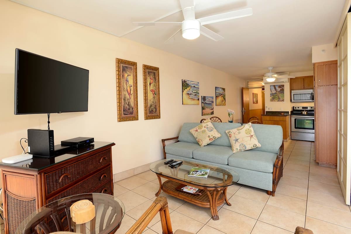 Condo in Kihei · ★4.25 · 2 bedrooms · 2 beds · 2 private baths - Photo 4