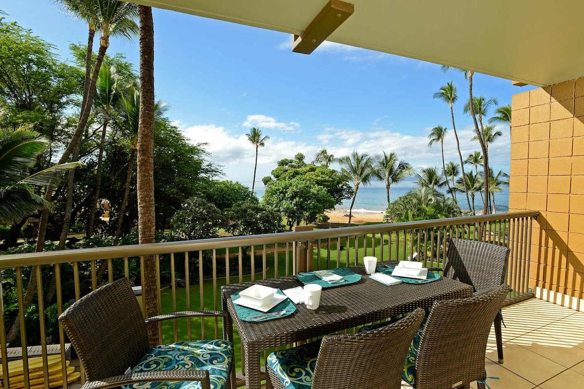 Condo in Kihei · ★4.25 · 2 bedrooms · 2 beds · 2 private baths - Photo 2