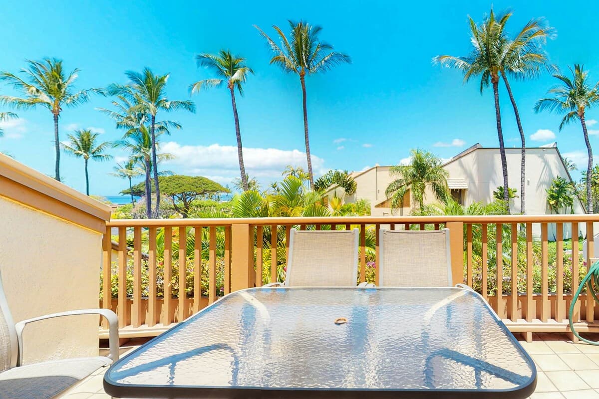 Condo in Kihei · ★4.33 · 2 bedrooms · 2 beds · 2 private baths - Photo 5