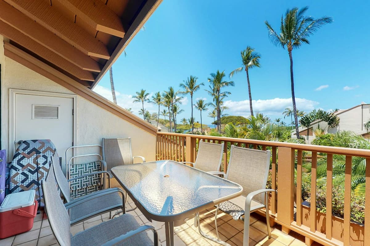 Condo in Kihei · ★4.33 · 2 bedrooms · 2 beds · 2 private baths - Photo 1