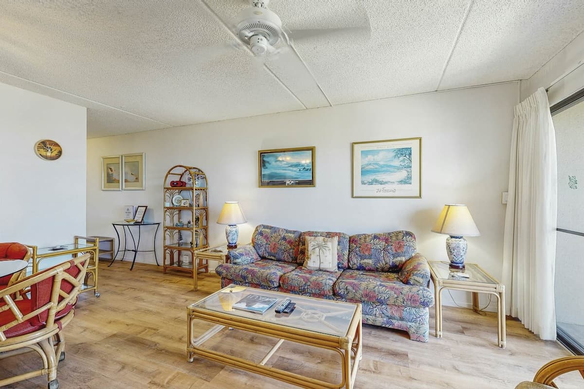 Condo in Kihei · ★4.53 · 1 bedroom · 2 beds · 1 private bath - Photo 4