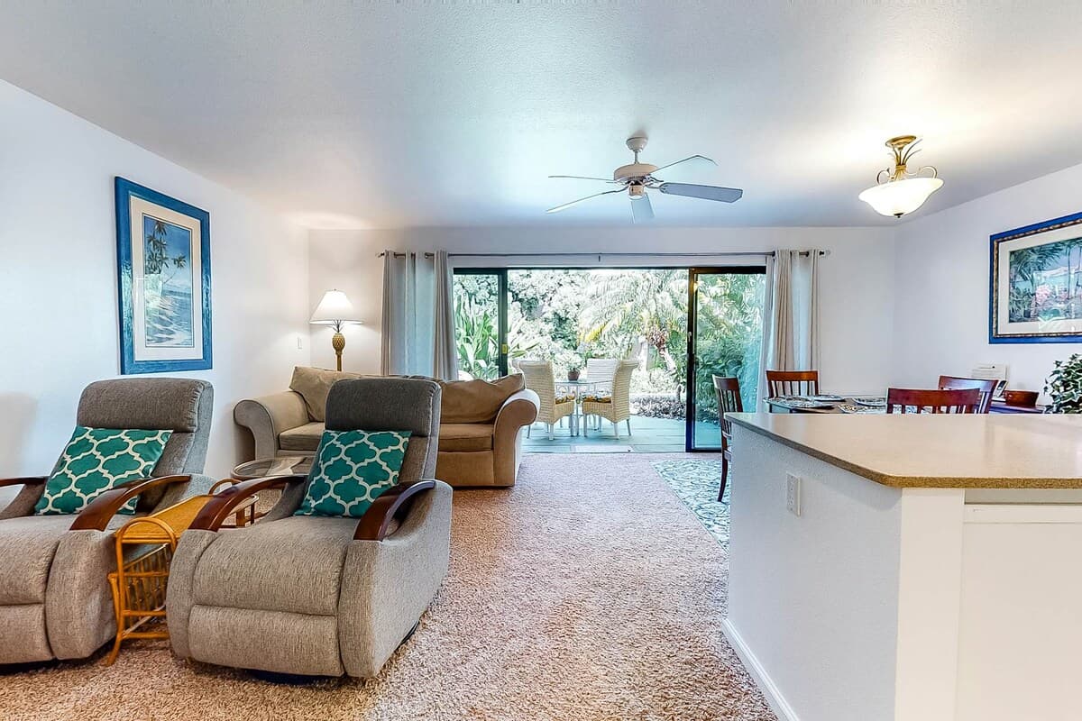 Condo in Kihei · ★4.24 · 2 bedrooms · 2 beds · 2 private baths - Photo 4