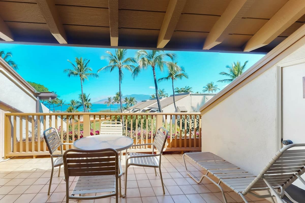 Condo in Kihei · ★4.35 · 2 bedrooms · 3 beds · 2 private baths - Photo 2