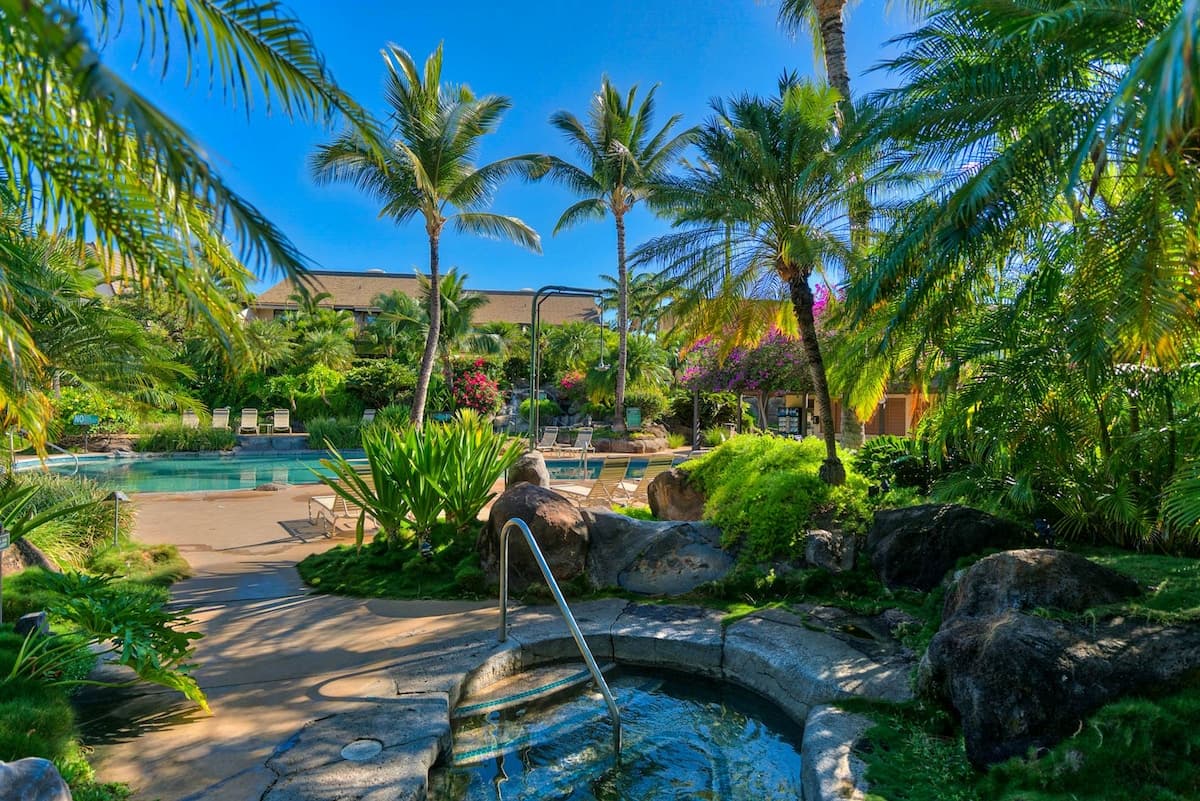 Condo in Kihei · ★4.35 · 2 bedrooms · 3 beds · 2 private baths - Photo 3
