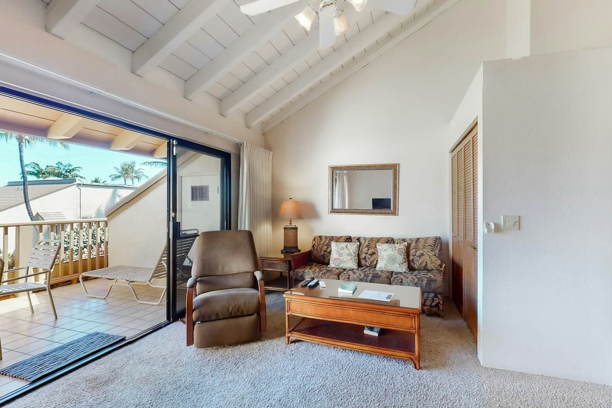 Condo in Kihei · ★4.35 · 2 bedrooms · 3 beds · 2 private baths - Photo 4