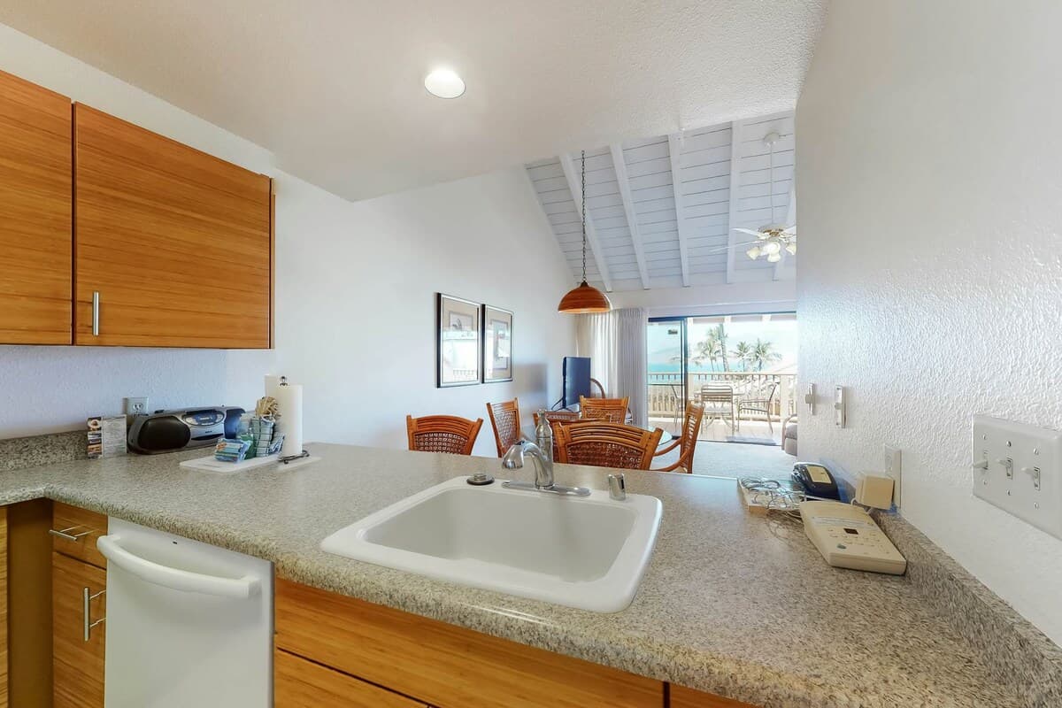 Condo in Kihei · ★4.35 · 2 bedrooms · 3 beds · 2 private baths - Photo 5
