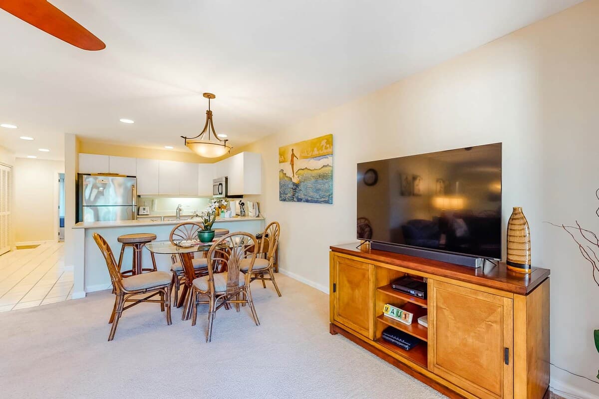 Walkable 1BR, Patio, Pool, Hot Tub, W/D - Photo 5