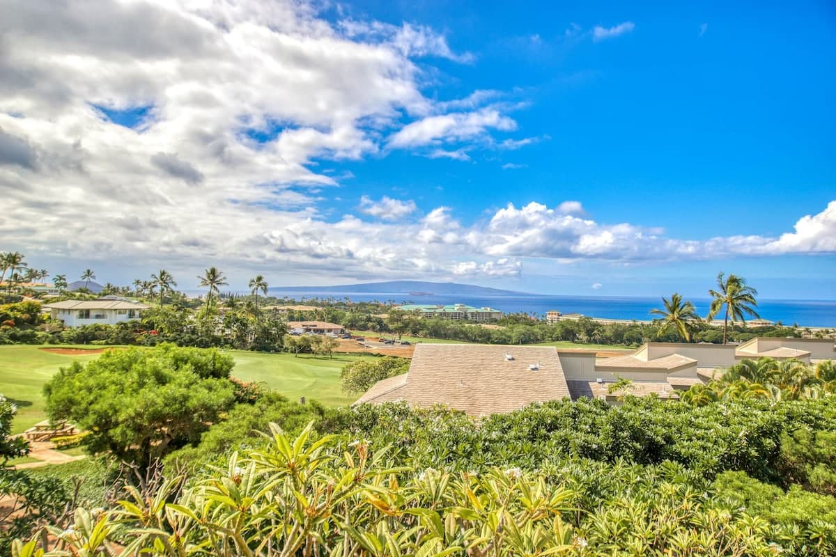 Condo in Kihei · ★4.88 · 2 bedrooms · 2 beds · 2.5 private baths - Photo 2