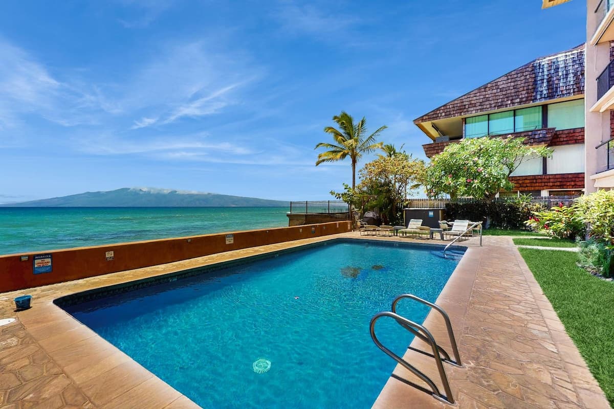 2BR Oceanfront, Balcony, Pool - Photo 3
