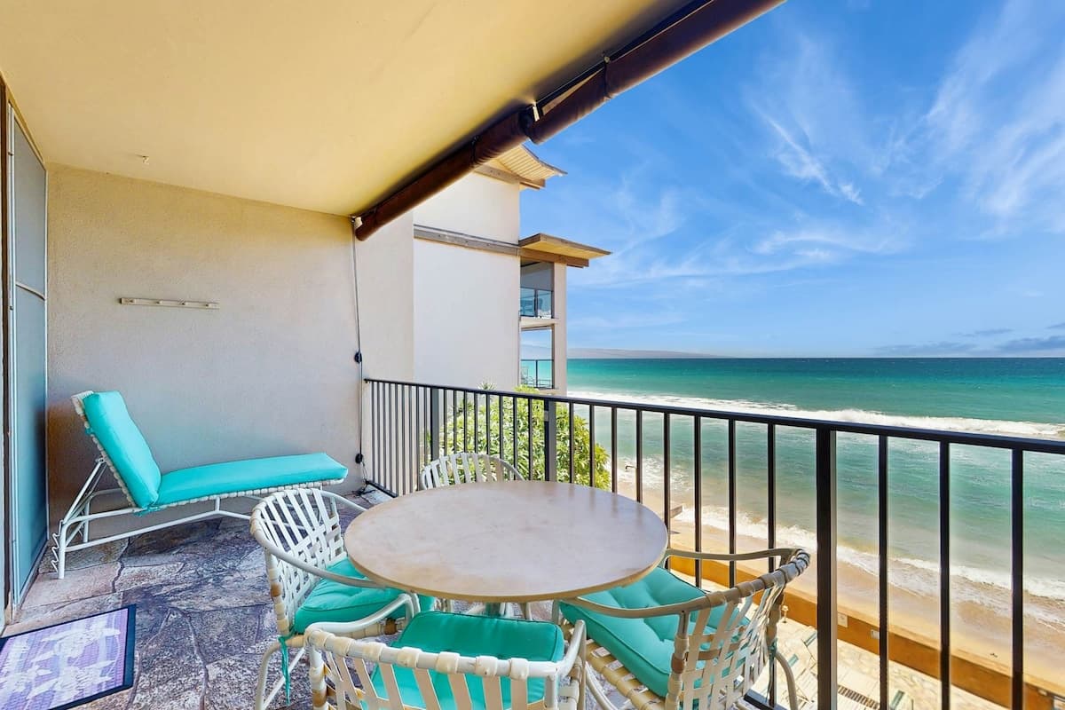2BR Oceanfront, Balcony, Pool - Photo 1