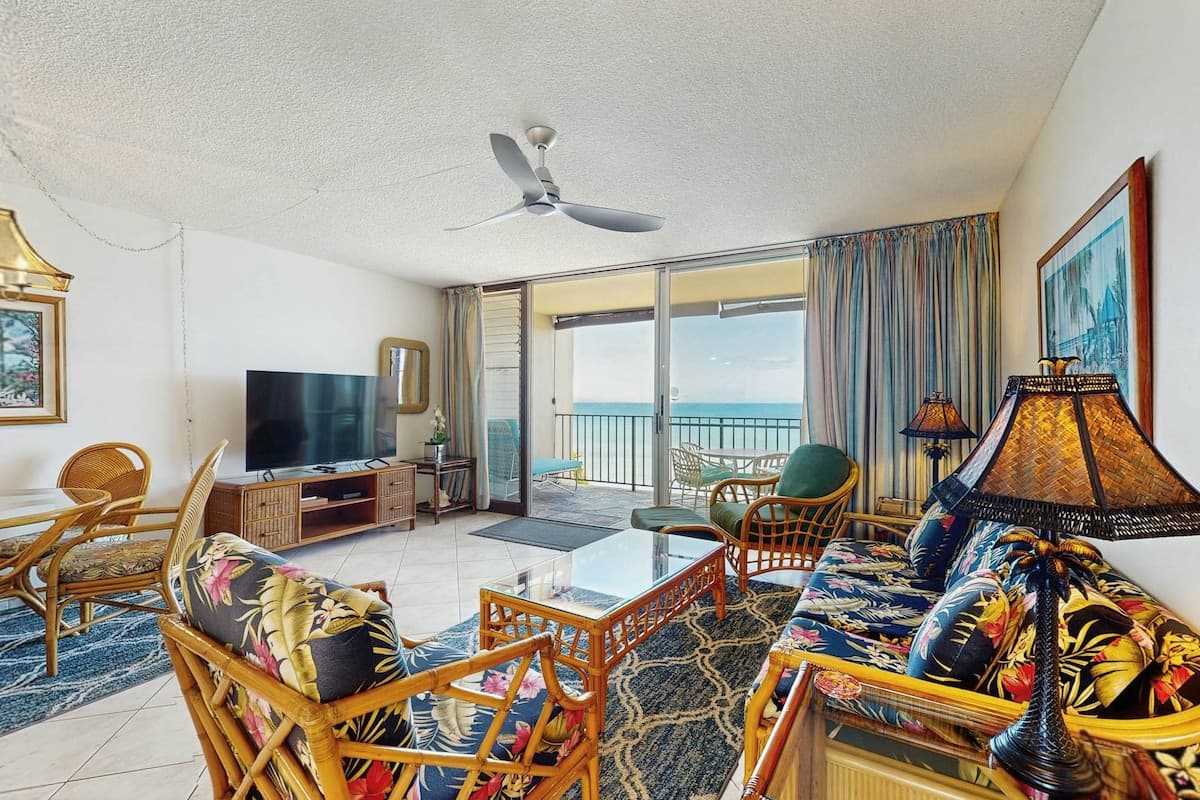 2BR Oceanfront, Balcony, Pool - Photo 2