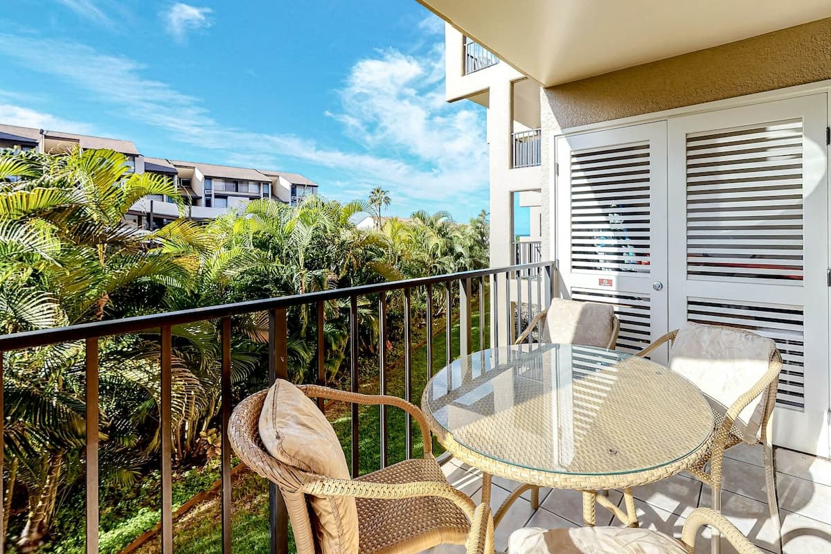 Condo in Kihei · ★4.21 · 2 bedrooms · 4 beds · 2 private baths - Photo 4