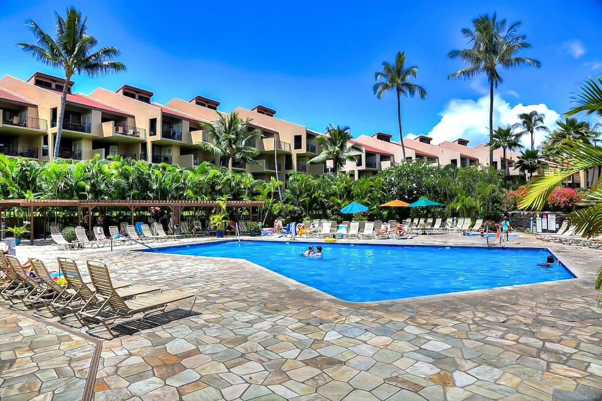 Condo in Kihei · ★4.21 · 2 bedrooms · 4 beds · 2 private baths - Photo 2
