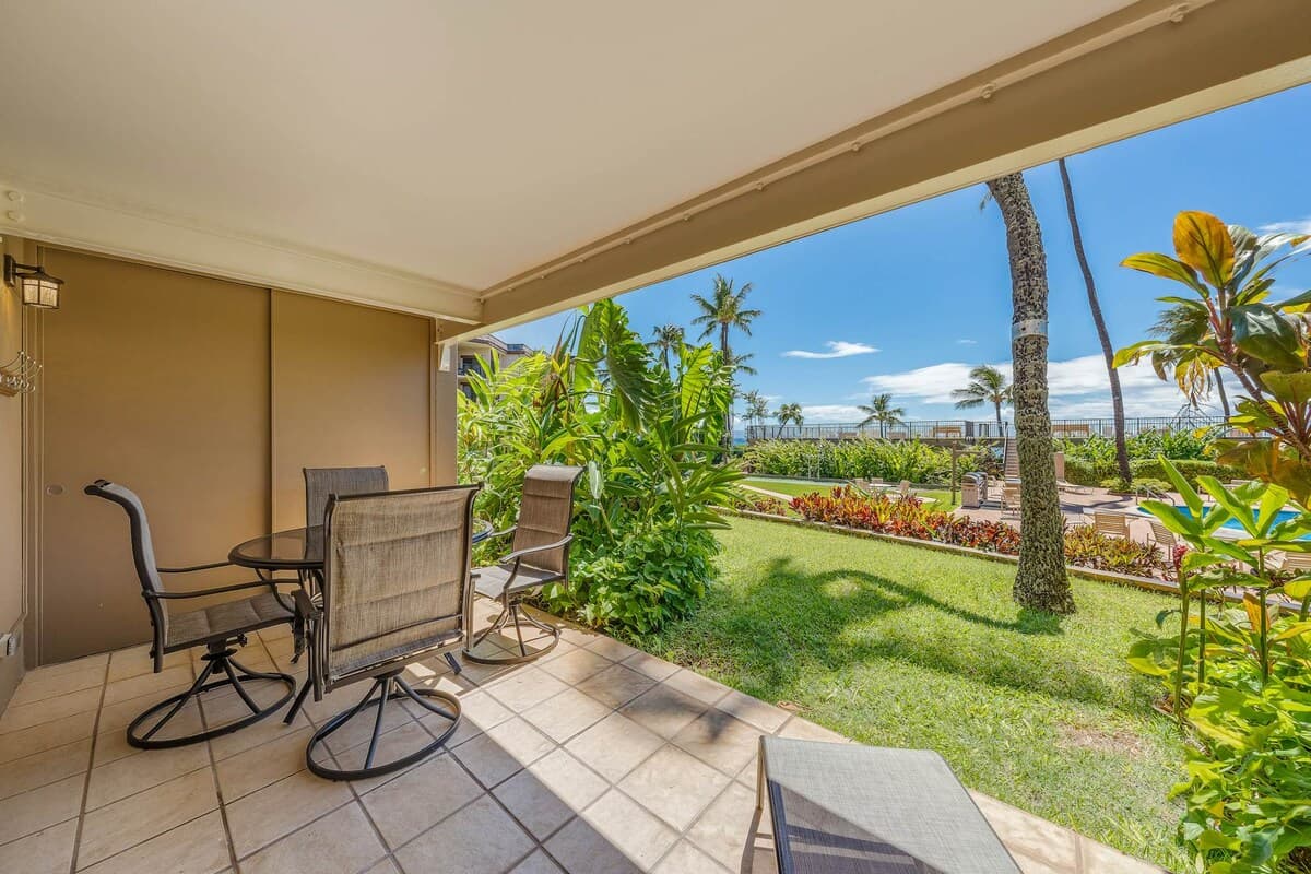 Condo in Lahaina · ★4.2 · 1 bedroom · 2 beds · 1 private bath - Photo 1
