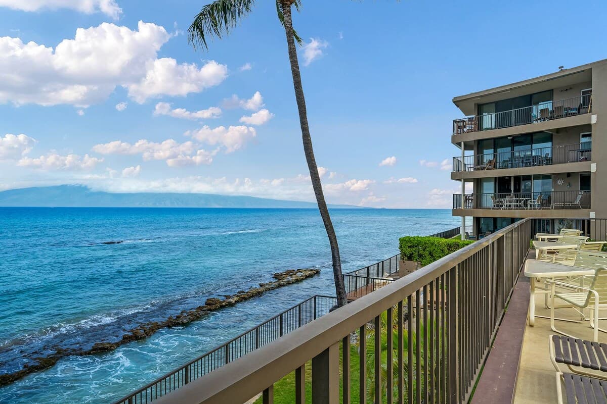 Condo in Lahaina · ★4.2 · 1 bedroom · 2 beds · 1 private bath - Photo 4