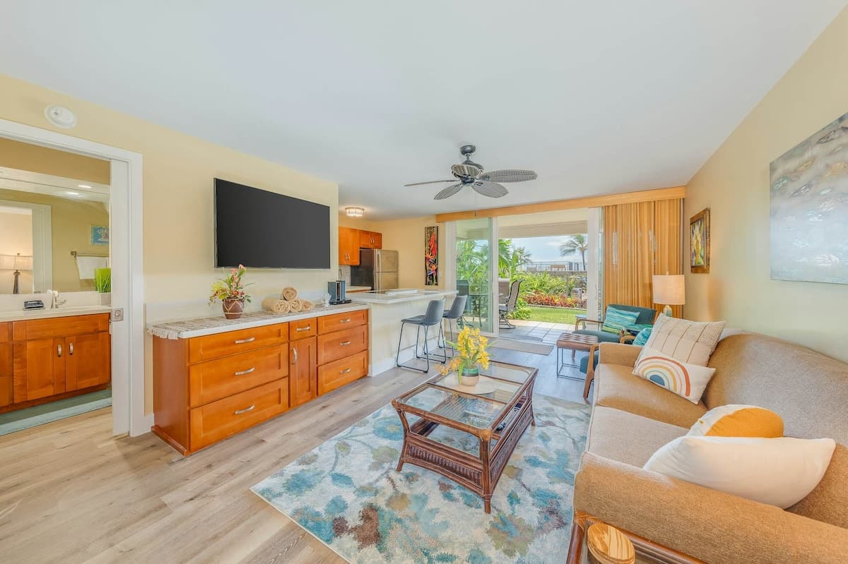 Condo in Lahaina · ★4.2 · 1 bedroom · 2 beds · 1 private bath - Photo 5