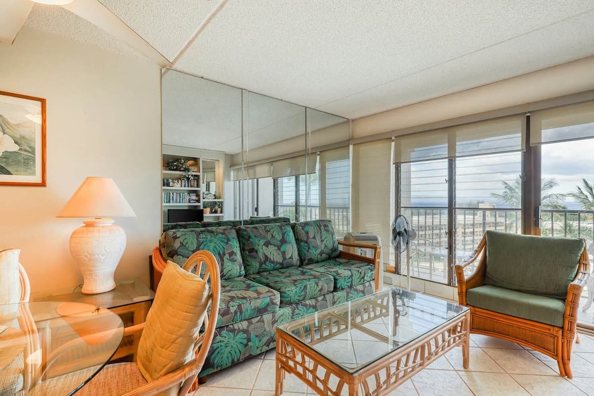 Stunning 1BR | Pool | W/D | Tennis - Photo 3