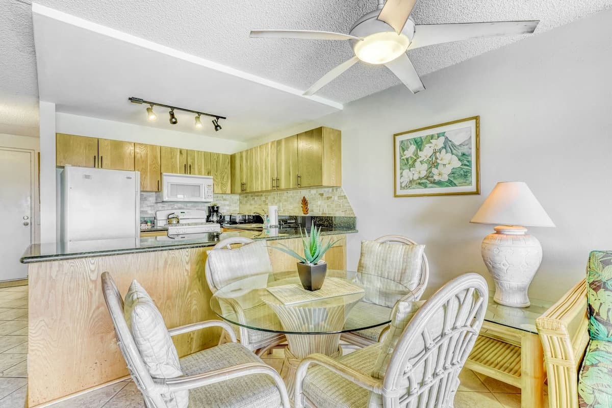 Stunning 1BR | Pool | W/D | Tennis - Photo 5