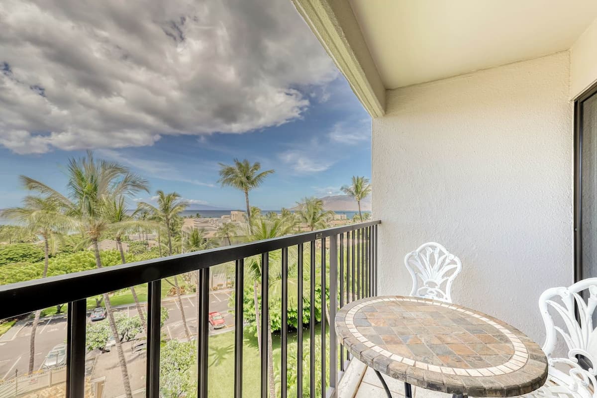 Stunning 1BR | Pool | W/D | Tennis - Photo 1