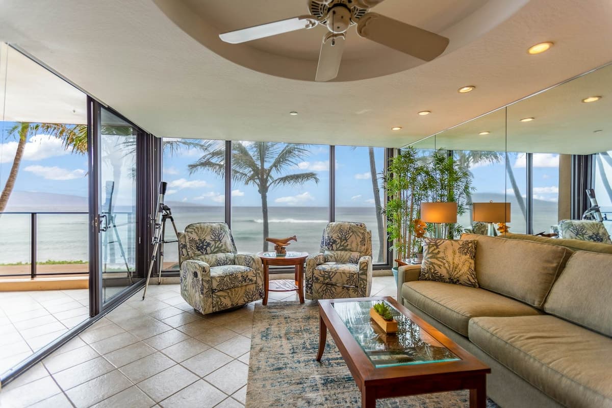 Condo in Lahaina · ★4.69 · 1 bedroom · 2 beds · 1 private bath - Photo 2