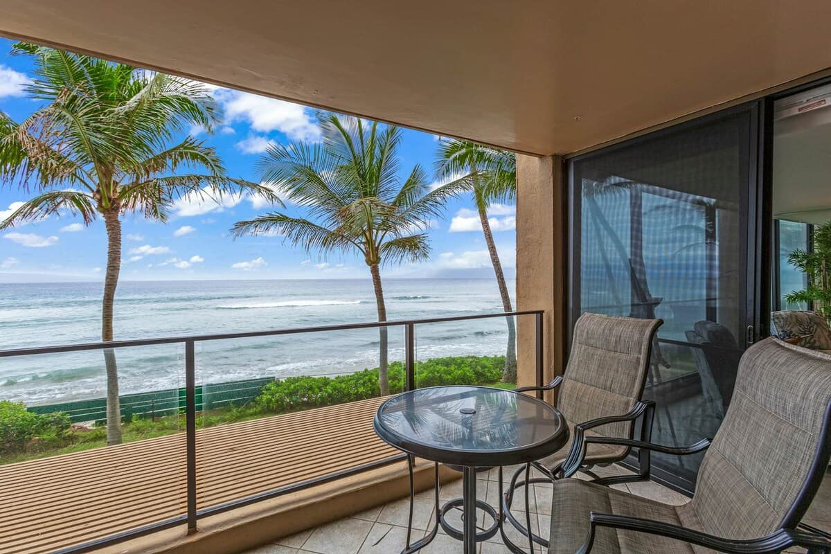 Condo in Lahaina · ★4.69 · 1 bedroom · 2 beds · 1 private bath - Photo 3