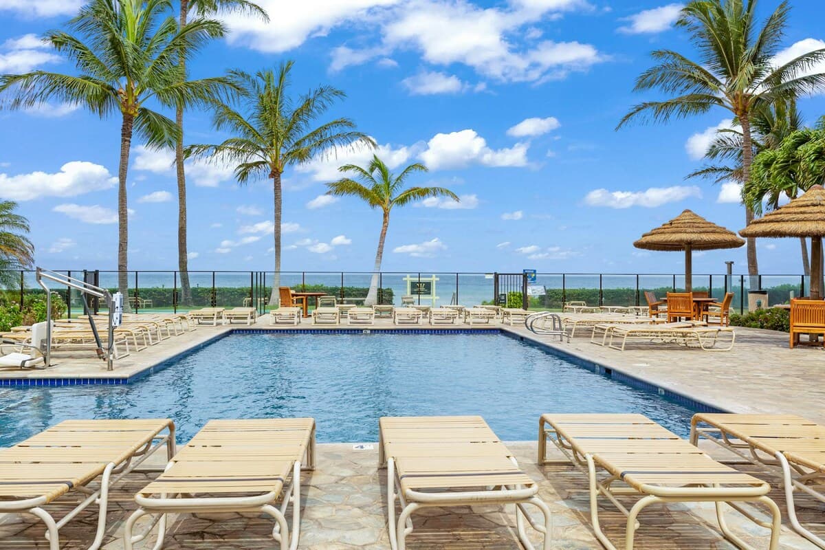 Condo in Lahaina · ★4.69 · 1 bedroom · 2 beds · 1 private bath - Photo 1