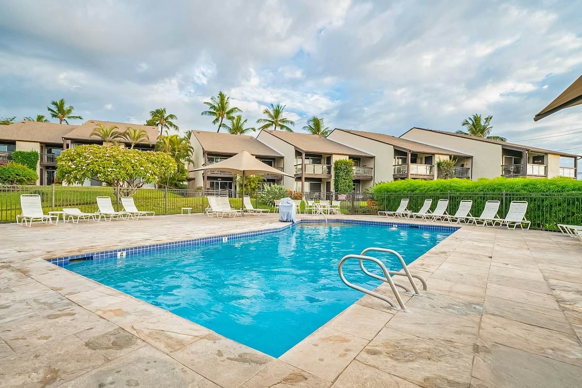 Condo in Kihei · ★4.8 · 1 bedroom · 2 beds · 1 private bath - Photo 2