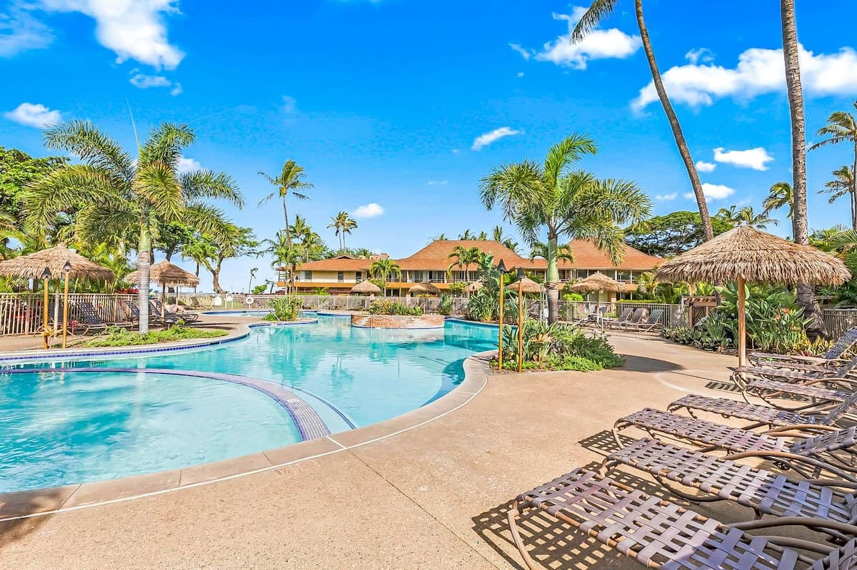 Condo in Lahaina · ★4.5 · 1 bedroom · 3 beds · 1 private bath - Photo 1