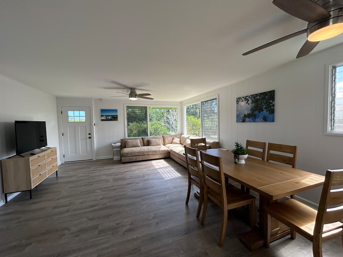 Home in Hilo · ★5.0 · 3 bedrooms · 3 beds · 1 private bath - Photo 2