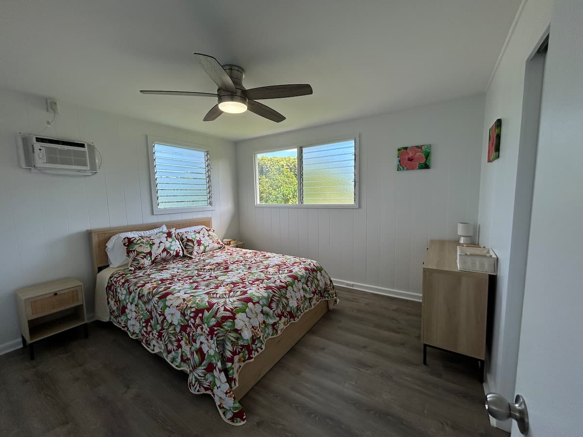 Home in Hilo · ★5.0 · 3 bedrooms · 3 beds · 1 private bath - Photo 3