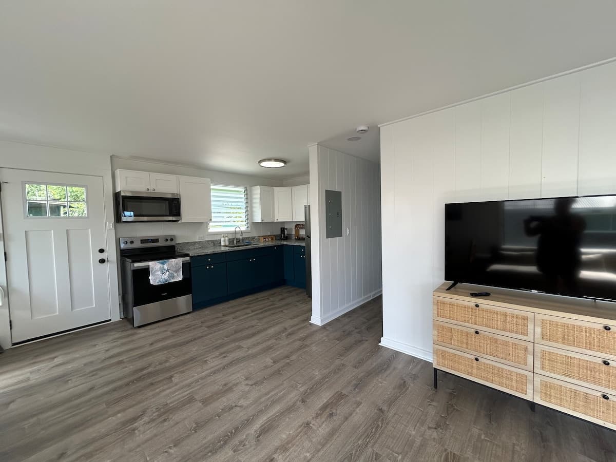 Home in Hilo · ★5.0 · 3 bedrooms · 3 beds · 1 private bath - Photo 1
