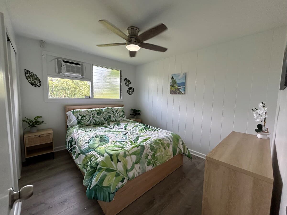 Home in Hilo · ★5.0 · 3 bedrooms · 3 beds · 1 private bath - Photo 5