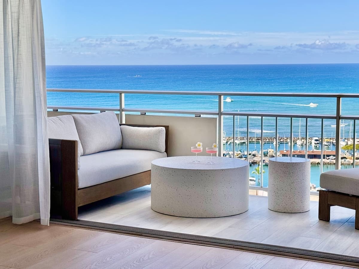 Condo in Honolulu · ★4.96 · 1 bedroom · 2 beds · 1 private bath - Photo 3