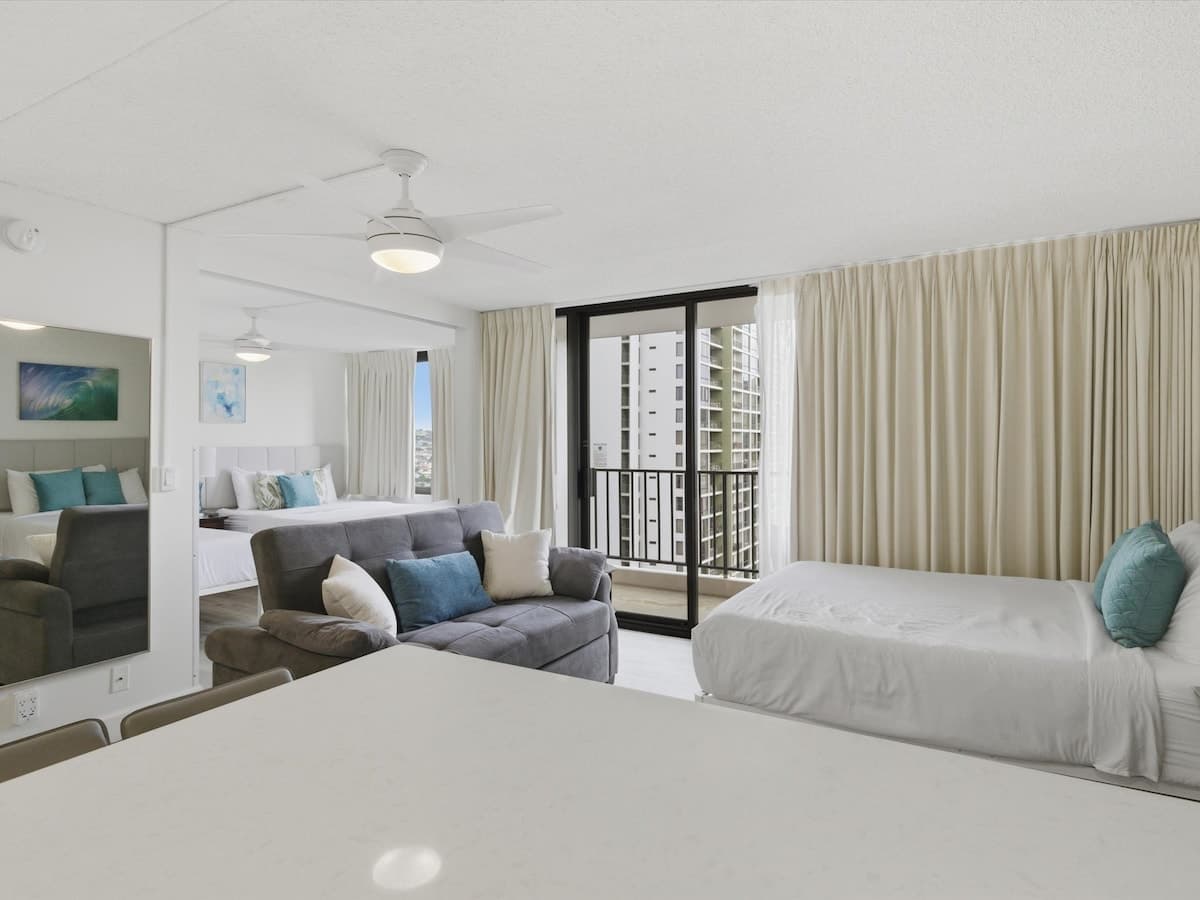 Condo in Honolulu · ★4.83 · 1 bedroom · 3 beds · 1 private bath - Photo 5