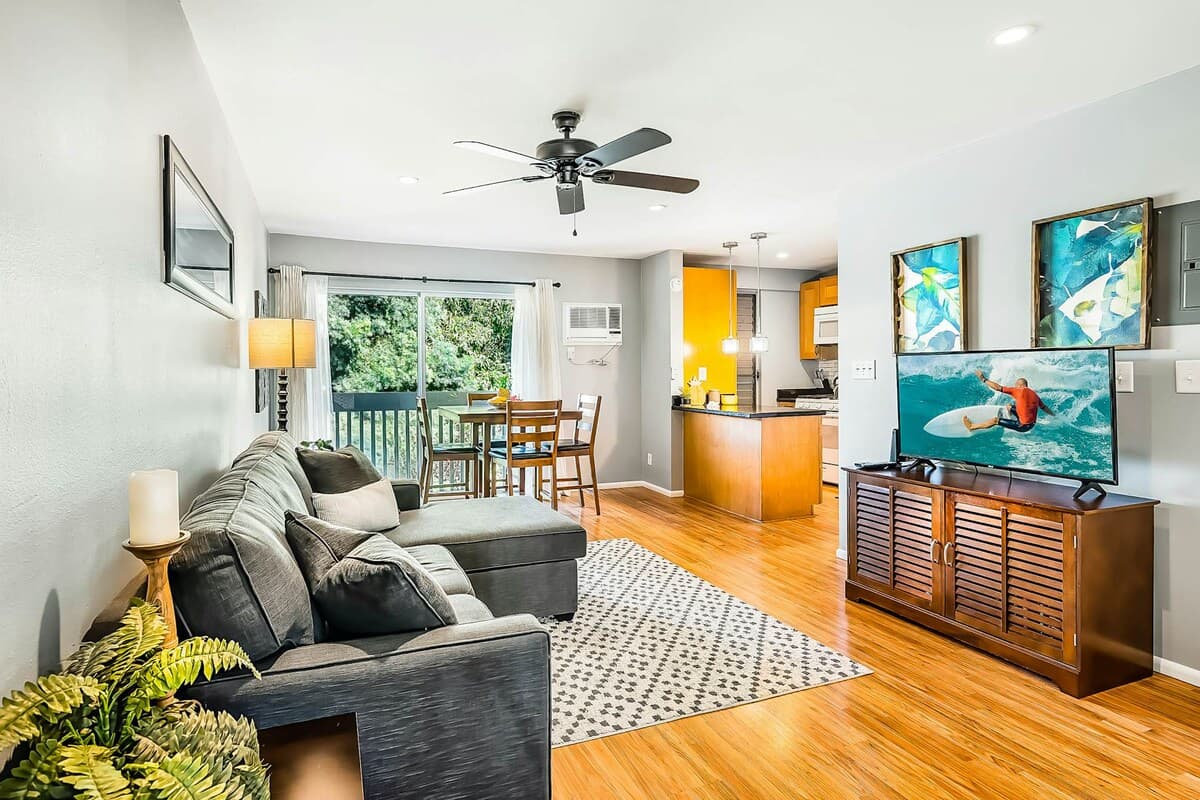 Condo in Kailua-Kona · ★4.45 · 1 bedroom · 2 beds · 1 private bath - Photo 2
