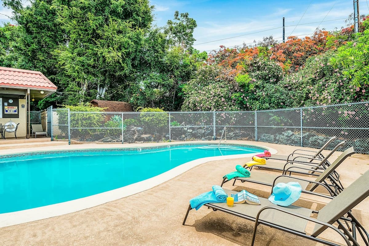 Condo in Kailua-Kona · ★4.45 · 1 bedroom · 2 beds · 1 private bath - Photo 1