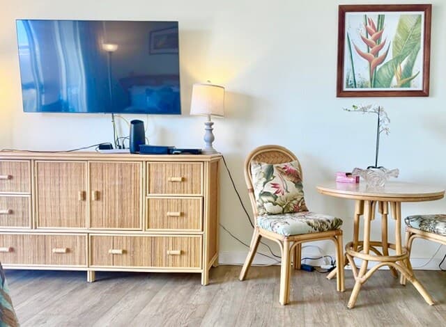 Condo in Honolulu · ★4.6 · Studio · 2 beds · 1 private bath - Photo 2