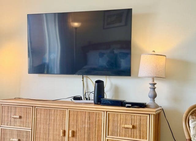 Condo in Honolulu · ★4.6 · Studio · 2 beds · 1 private bath - Photo 5