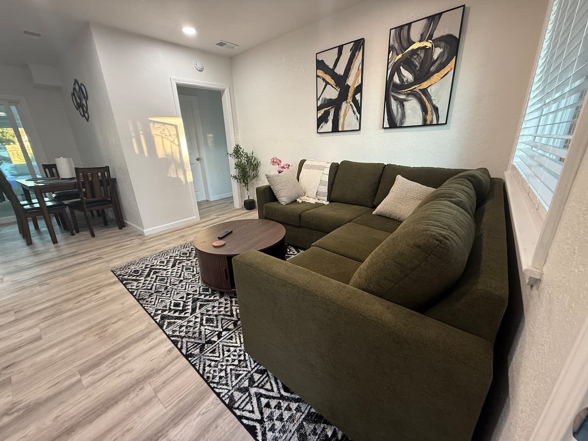 Cozy 3BR with Private Backyard Near SF - Photo 1