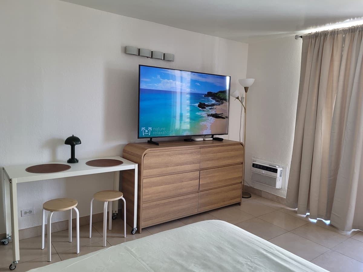 Condo in Honolulu · ★4.97 · Studio · 2 beds · 1 private bath - Photo 2